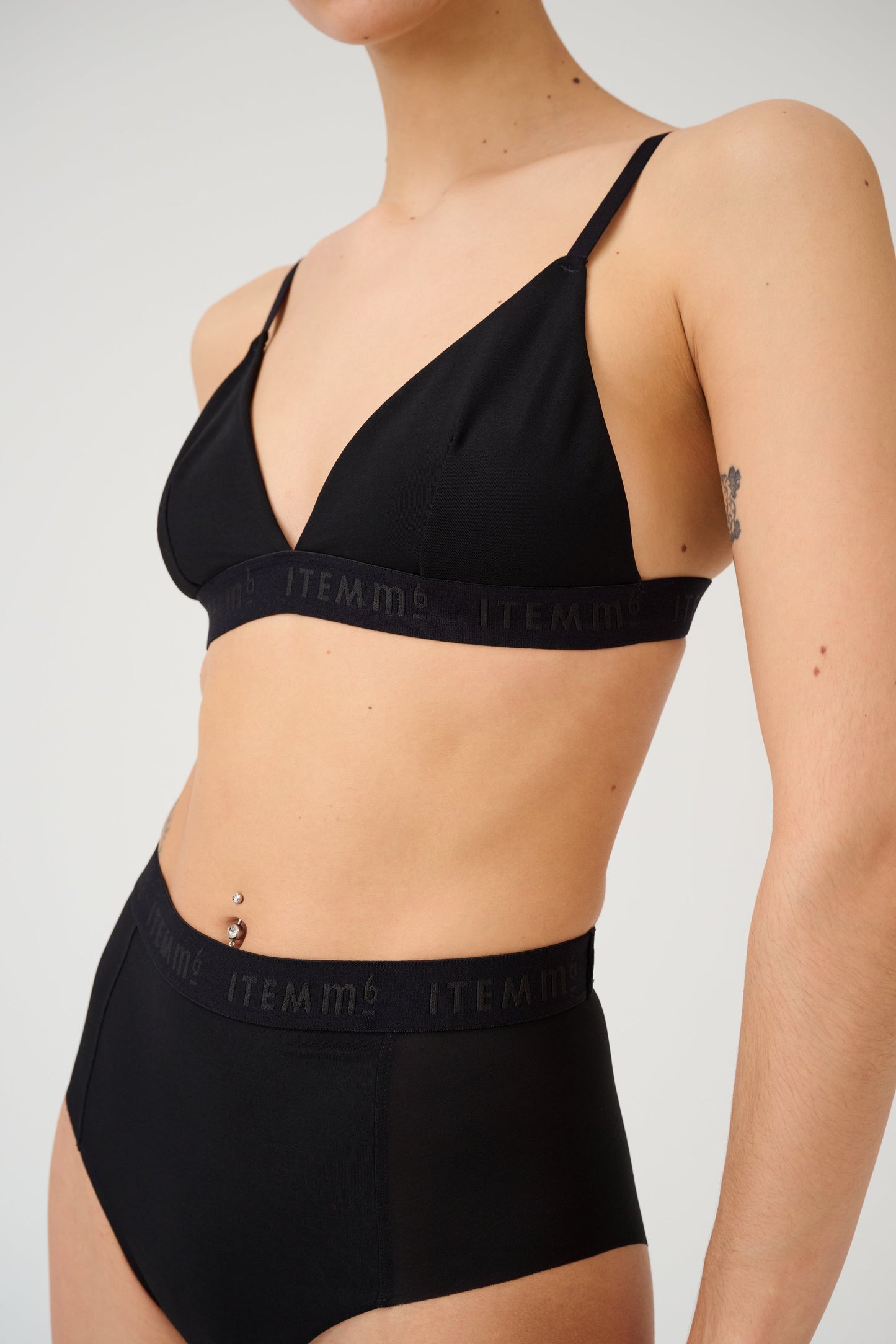 ITEM m6 S‚0-4 / Black All Mesh Triangle Bralette